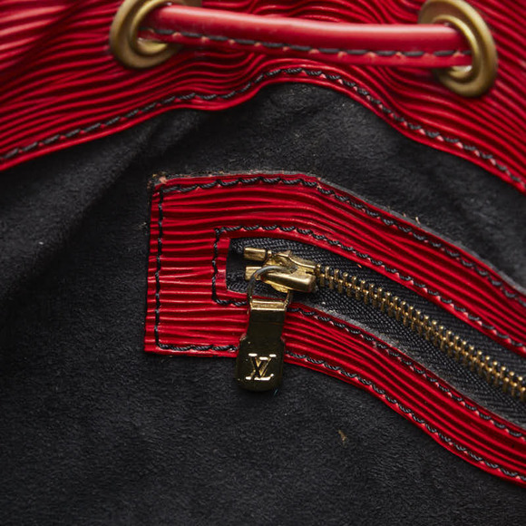 Louis Vuitton Epi Petit Noe Leather Shoulder Bag M44107 in Good condition - Picture 8 of 12